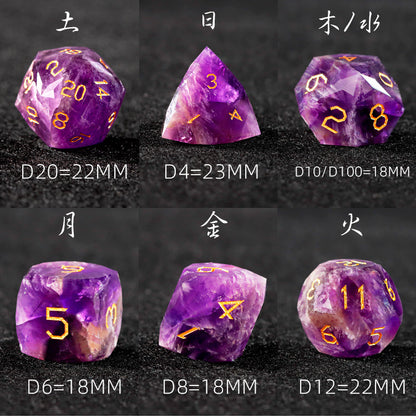 Ensemble de 7 dés en verre Liuli violet taillé en diamant 