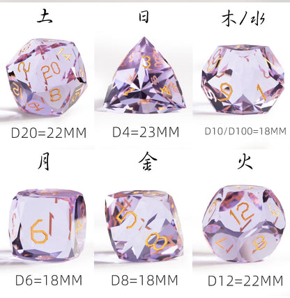 Ensemble de 7 dés en verre améthyste taillé en diamant 