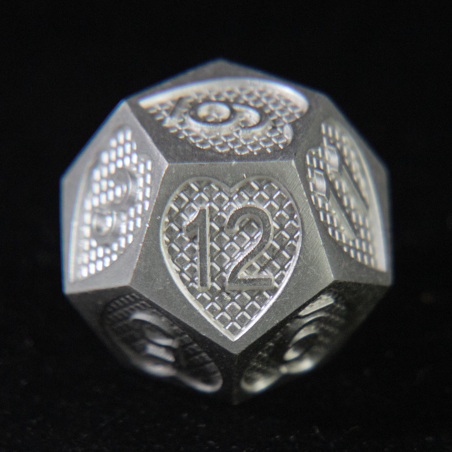 D&D Hollowed Metal Dice Set Love (Solid）