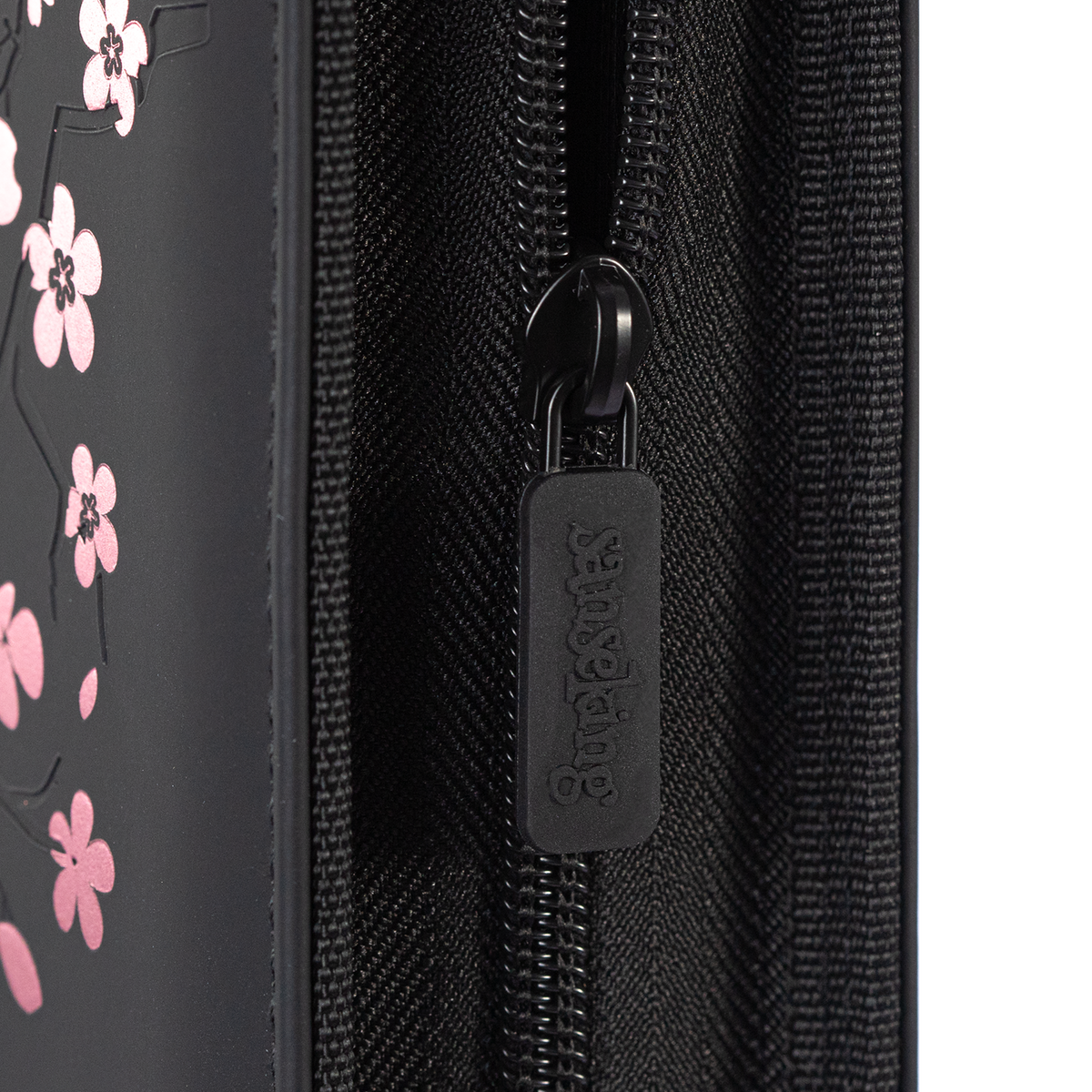 Zip closure detail on the Black SAKURA Art Series card binder