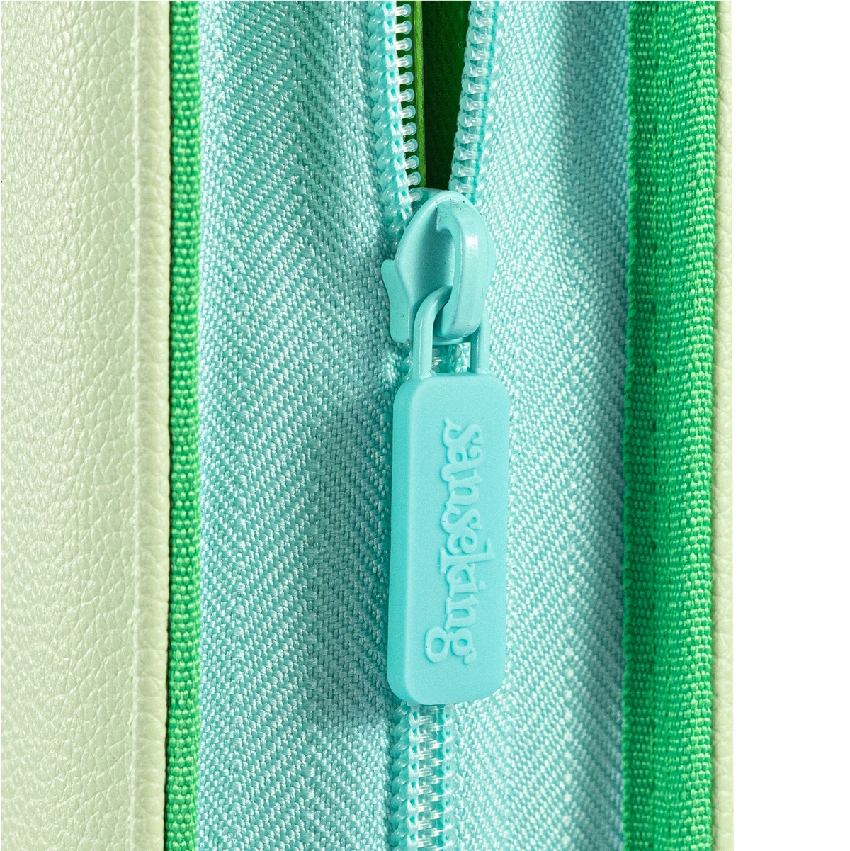 Sanseking AXIS-SK Light Green 9-pocket trading card binder custom smooth zipper close-up