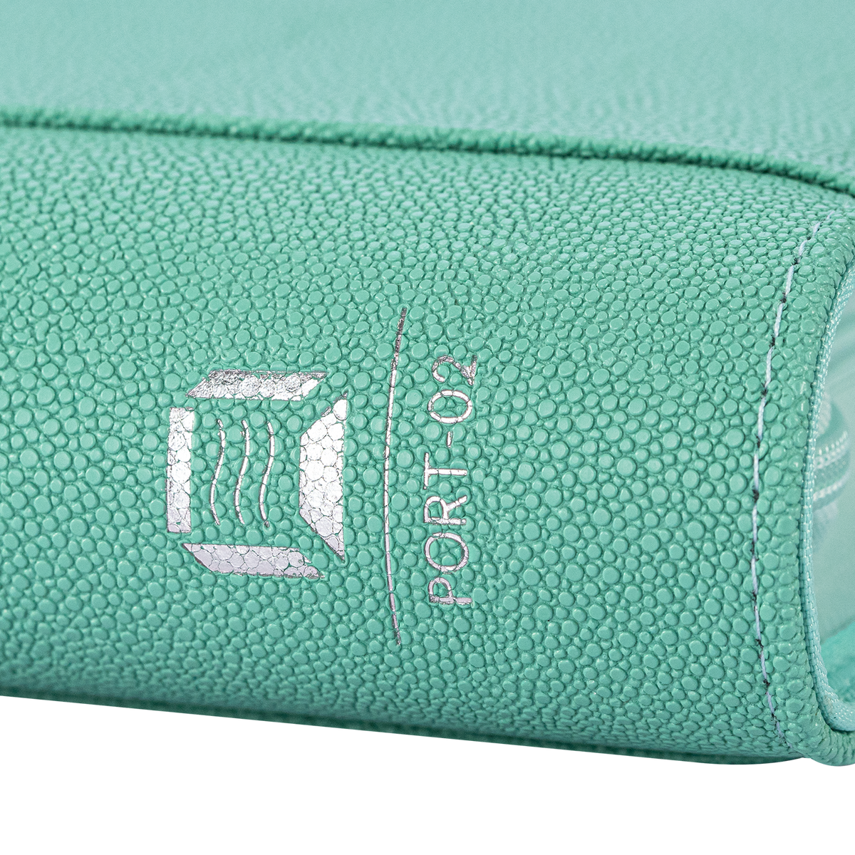 Sanseking PORT Green 4-pocket toploader binder close-up of the silver model marking
