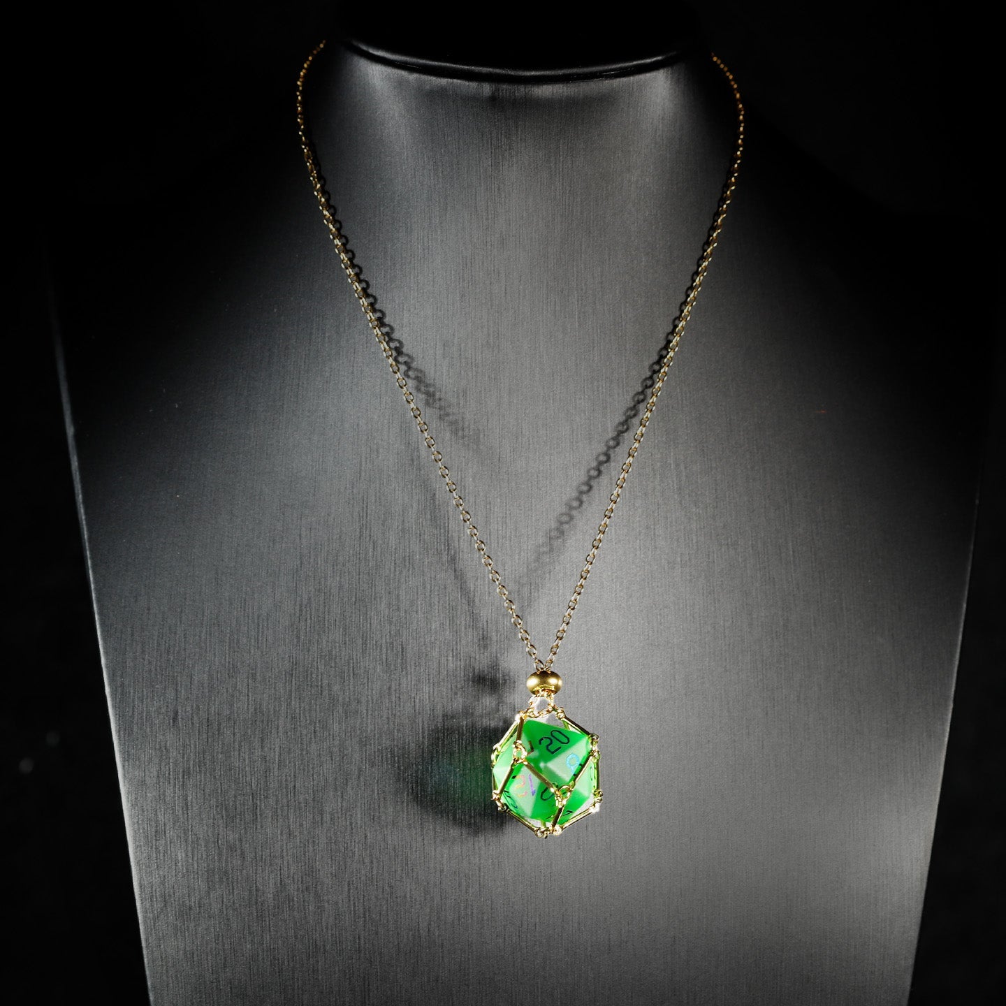 Ensemble de 7 dés polyédriques en verre plaqué vert émeraude 