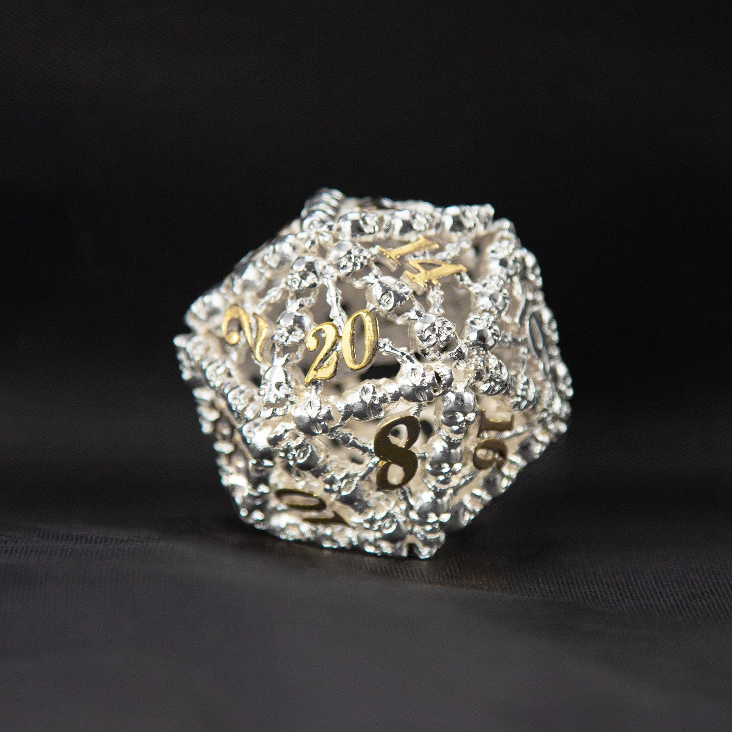 中空白翡翠 D20 — 41 mm 
