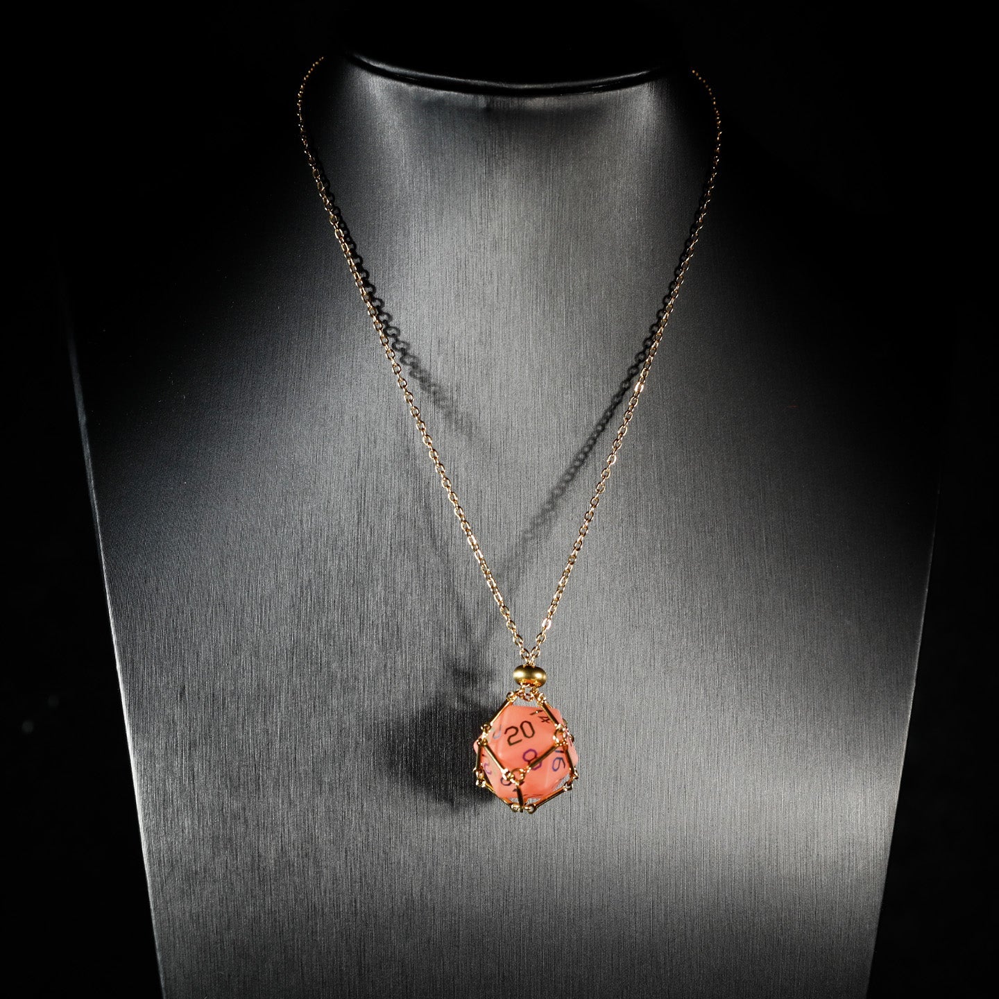 Ensemble de 7 dés polyédriques en verre rouge pastèque 